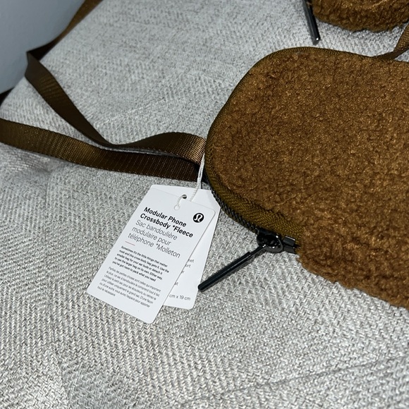 Lululemon Modular Phone Fleece Crossbody Bag Bronze Brown NWT - Picture 4 of 9